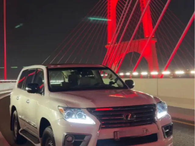 Photo of 2013 Lexus LX 570 S