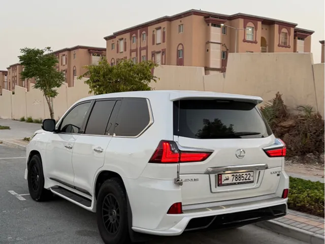 صورة 2016 لكزس LX 570 S
