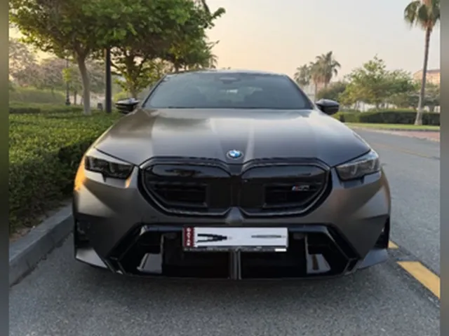 صورة 2025 بي إم دبليو الفئة الخامسة M5