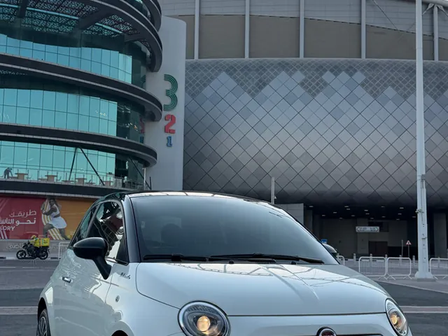 صورة 2023 فيات 500C سبورت