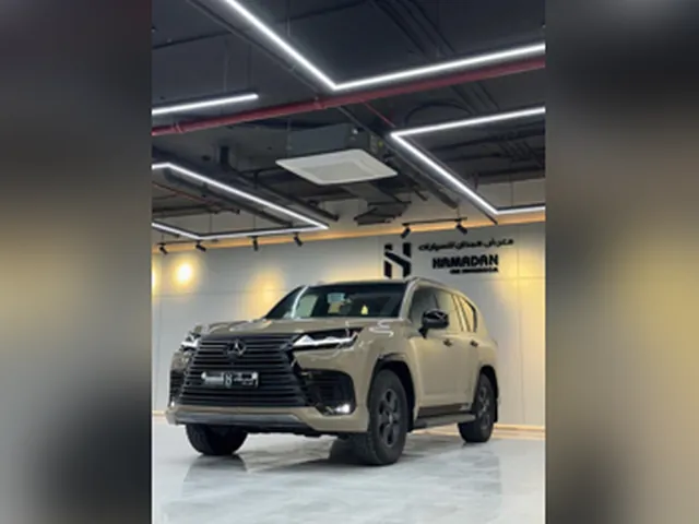 صورة 2025 لكزس LX 600 أوفرتريل