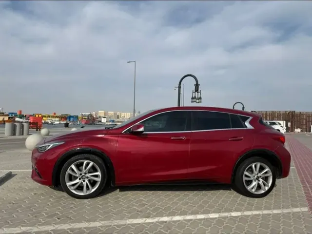 صورة 2017 إنفينيتي Q30