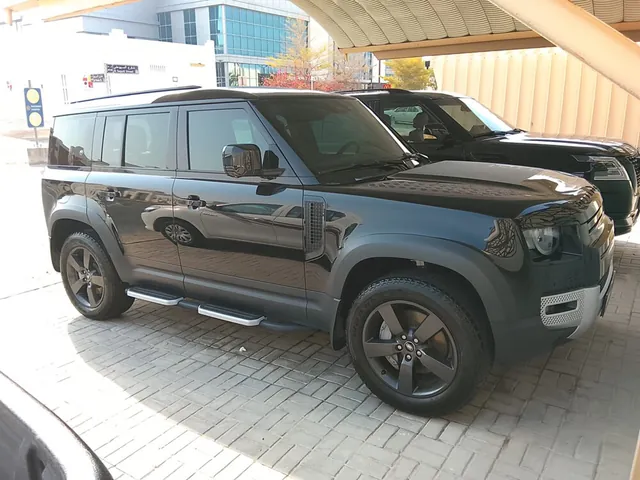 صورة 2023 لاند روفر ديفندر 110 HSE