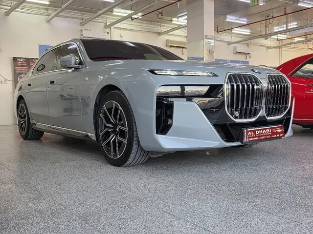 صورة 2023 بي إم دبليو الفئة السابعة 740i