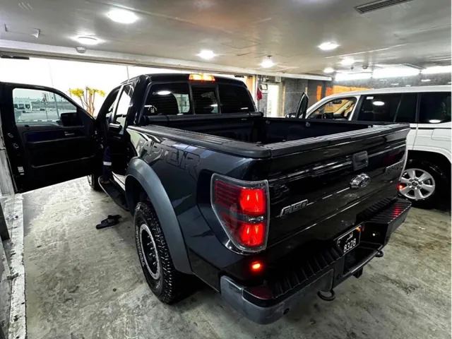 صورة 2014 فورد F-150 SVT رابتر