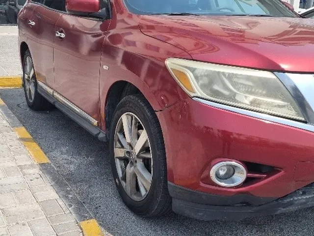 Photo of 2014 Nissan Pathfinder SE