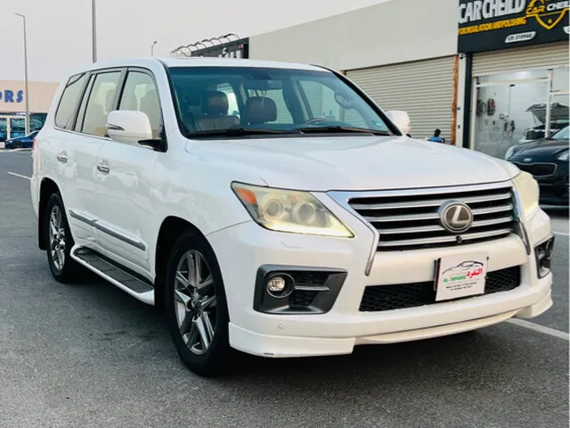 صورة 2013 لكزس LX 570 S