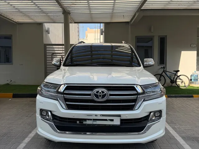 صورة 2019 تويوتا لاند كروزر GXR