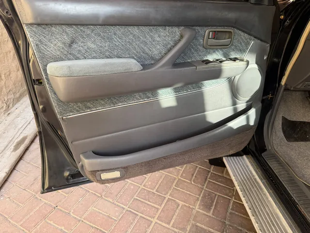 صورة 1996 تويوتا لاند كروزر VXR