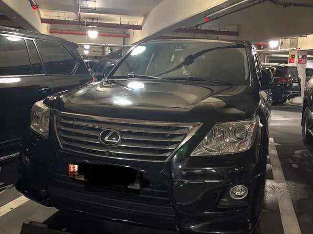 صورة 2009 لكزس LX 570