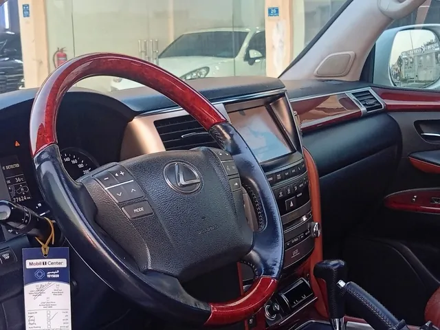 صورة 2012 لكزس LX 570 S