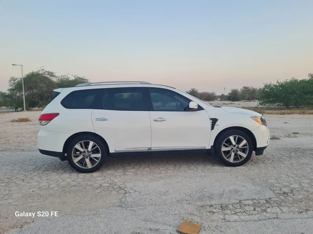 صورة 2014 نيسان باثفايندر LE