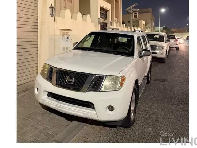 صورة 2008 نيسان باثفايندر SE