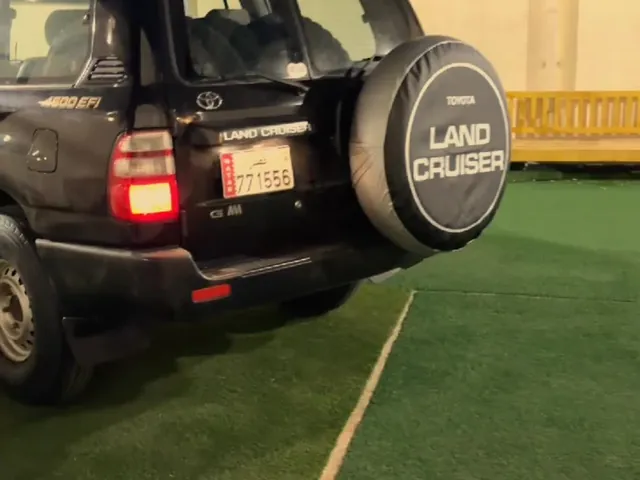 Photo of 2004 Toyota Land Cruiser GX