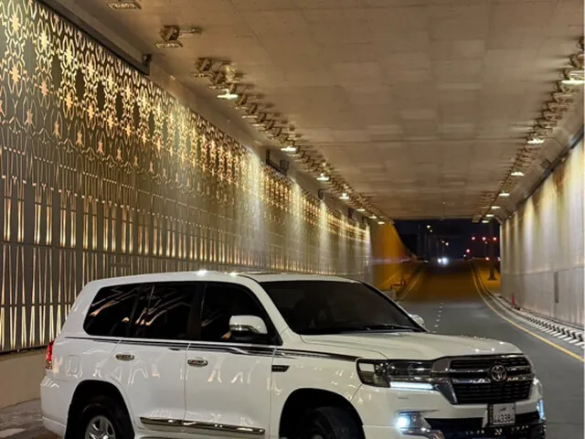 Photo of 2018 Toyota Land Cruiser GXR White Edition