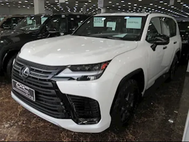 صورة 2025 لكزس LX 600 أوفرتريل