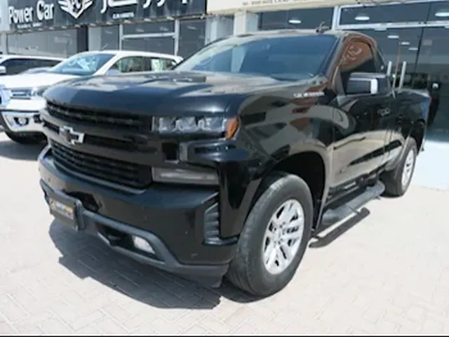 صورة 2020 شيفروليه سيلفرادو RST