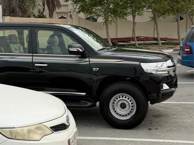 صورة 2021 تويوتا لاند كروزر VXR