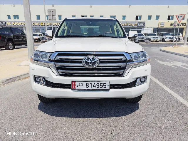 صورة 2017 تويوتا لاند كروزر VXR