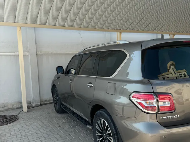 صورة 2014 نيسان باترول بلاتينيوم