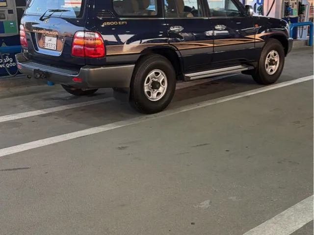 Photo of 2001 Toyota Land Cruiser GXR