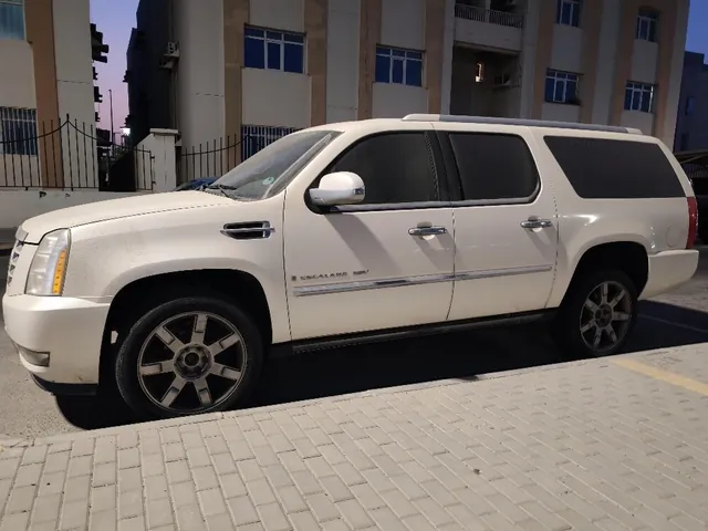 صورة 2009 كاديلاك إسكاليد ESV