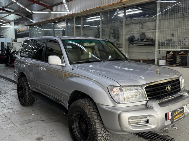 Photo of 2002 Toyota Land Cruiser VXR