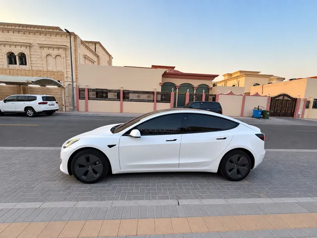 صورة 2023 تيسلا Model 3 لونج رينج
