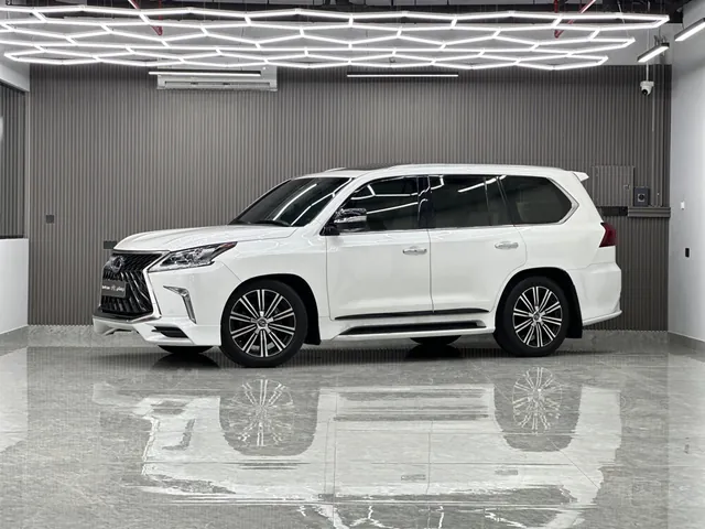 صورة 2019 لكزس LX 570 S