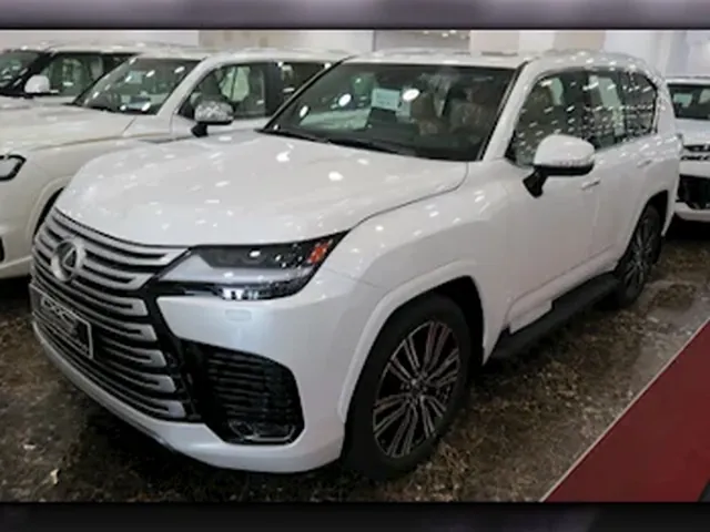 صورة 2024 لكزس LX 600 لكجري