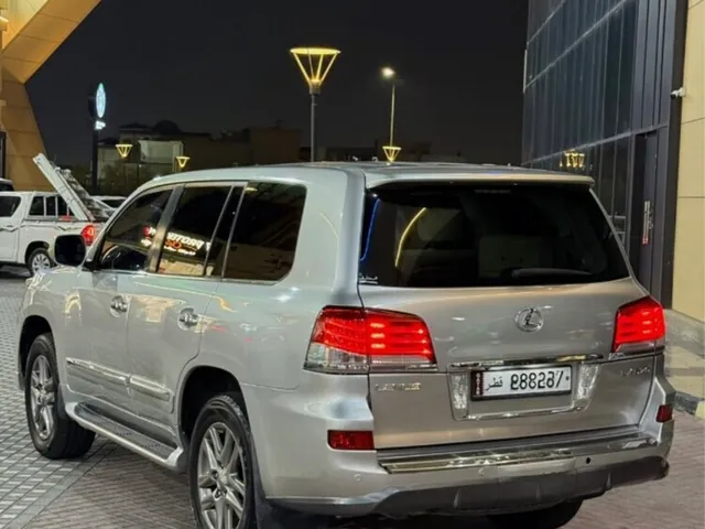 صورة 2010 لكزس LX 600