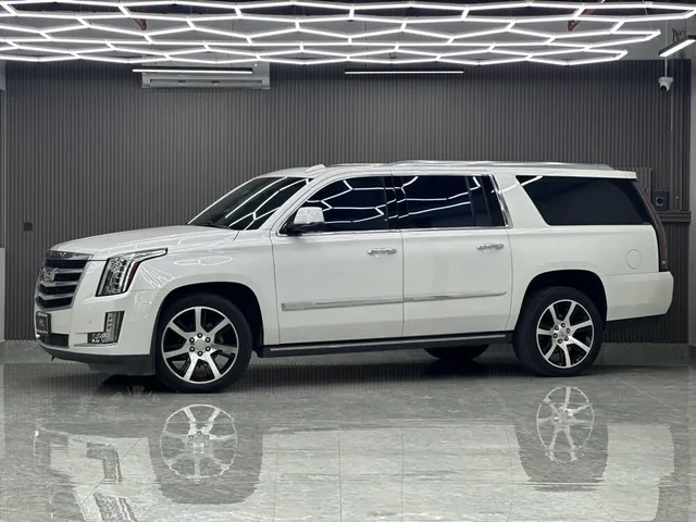 Photo of 2016 Cadillac Escalade ESV