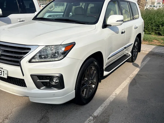 Photo of 2015 Lexus LX 570