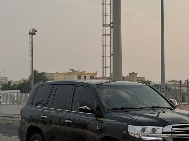 صورة 2018 تويوتا لاند كروزر VXR