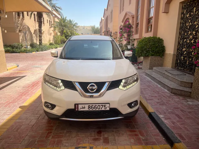 صورة 2015 نيسان اكس-تريل SV