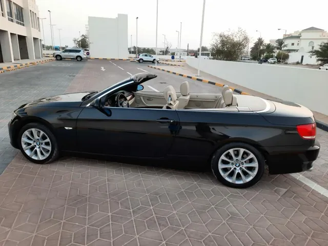 صورة 2009 بي إم دبليو الفئة الثالثة 325i