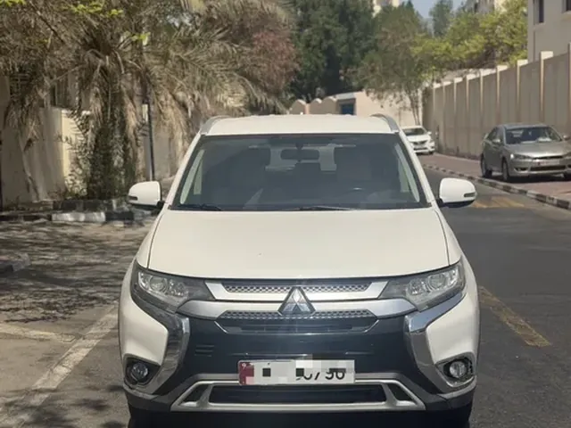 صورة 2019 ميتسوبيشي أوتلاندر