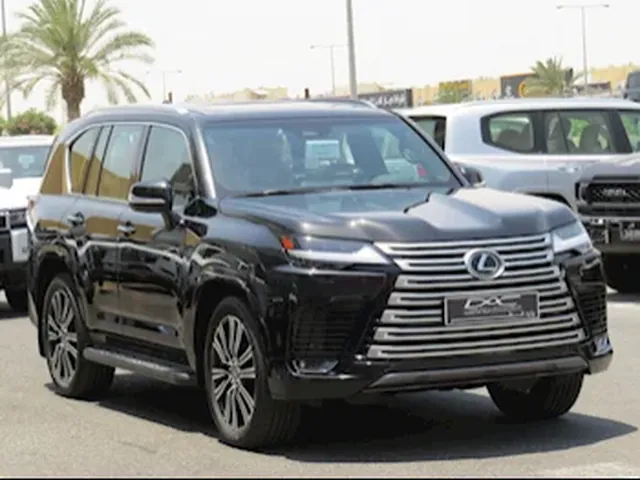 صورة 2025 لكزس LX 600 لكجري