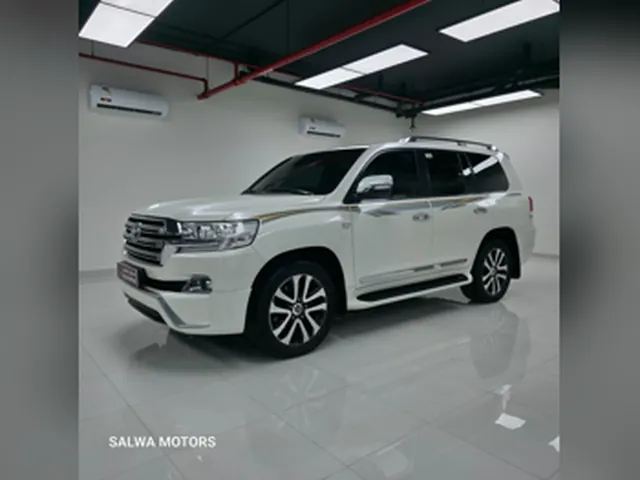 صورة 2017 تويوتا لاند كروزر VXR