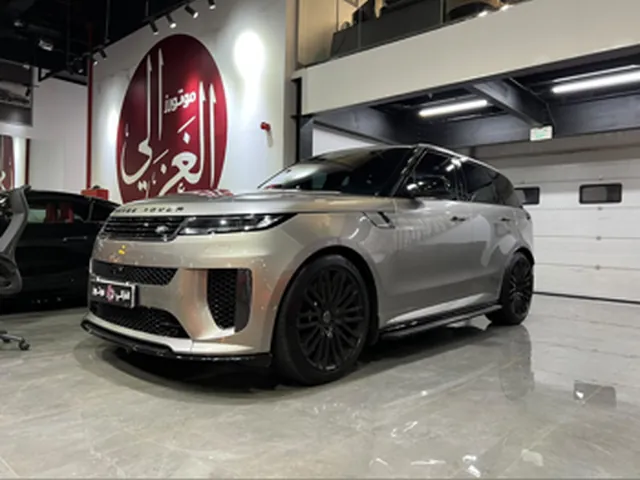 صورة 2024 رنج روڤر سبورت SV