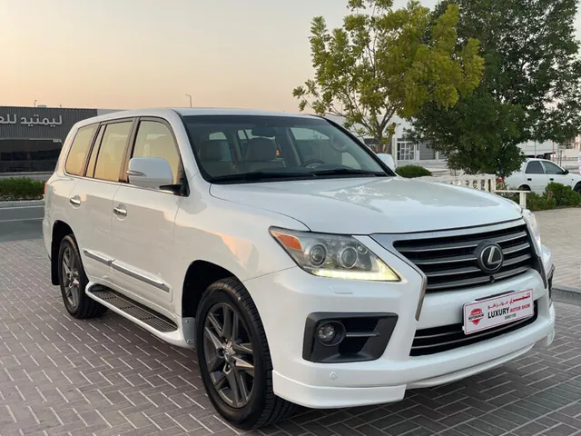 صورة 2015 لكزس LX 570 S