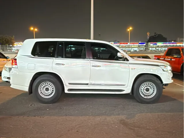 صورة 2021 تويوتا لاند كروزر VX