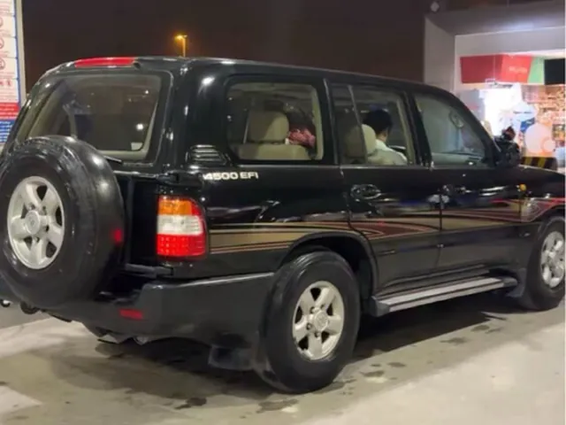 Photo of 2004 Toyota Land Cruiser GX