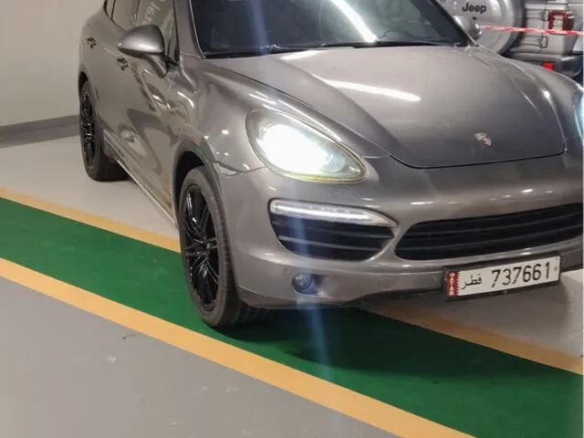 Photo of 2012 Porsche Cayenne S
