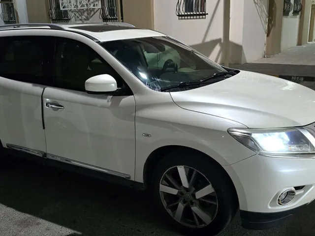 صورة 2015 نيسان باثفايندر SV