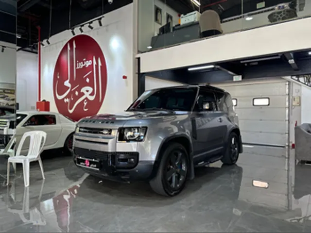 صورة 2021 لاند روفر ديفندر 90