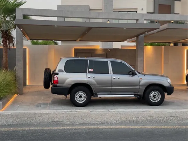 Photo of 2005 Toyota Land Cruiser G