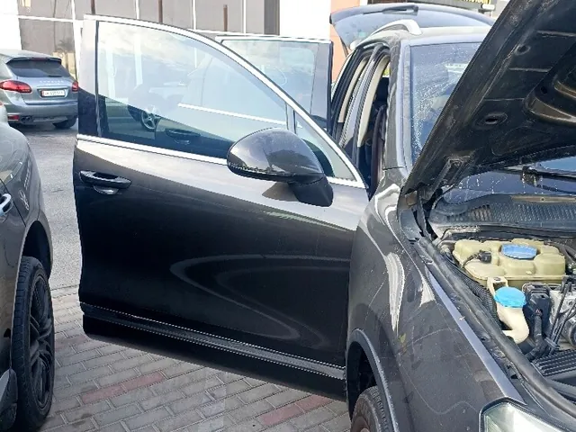 صورة 2011 فولكسفاغن طوارق ليميتد بلاك إديشن