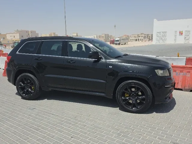 صورة 2012 جيب جراند شيروكي SRT8