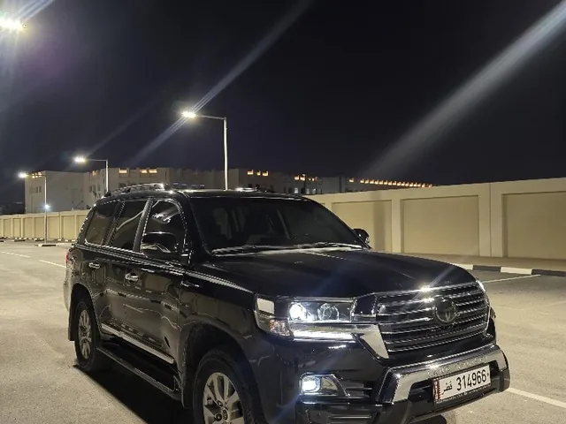 صورة 2018 تويوتا لاند كروزر GXR بلاك إيديشن